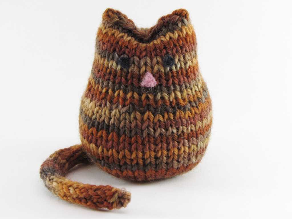 Knitting pattern mouse cat toy