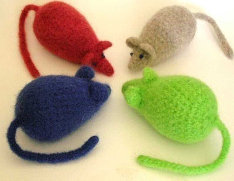 Knitting pattern mouse cat toy