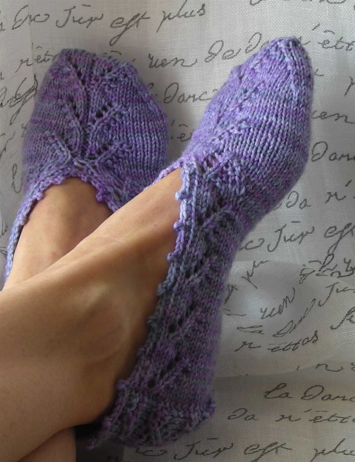Knitting pattern slipper socks
