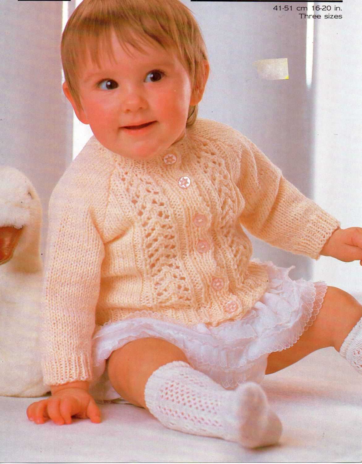 Knitting patterns for newborn cardigans