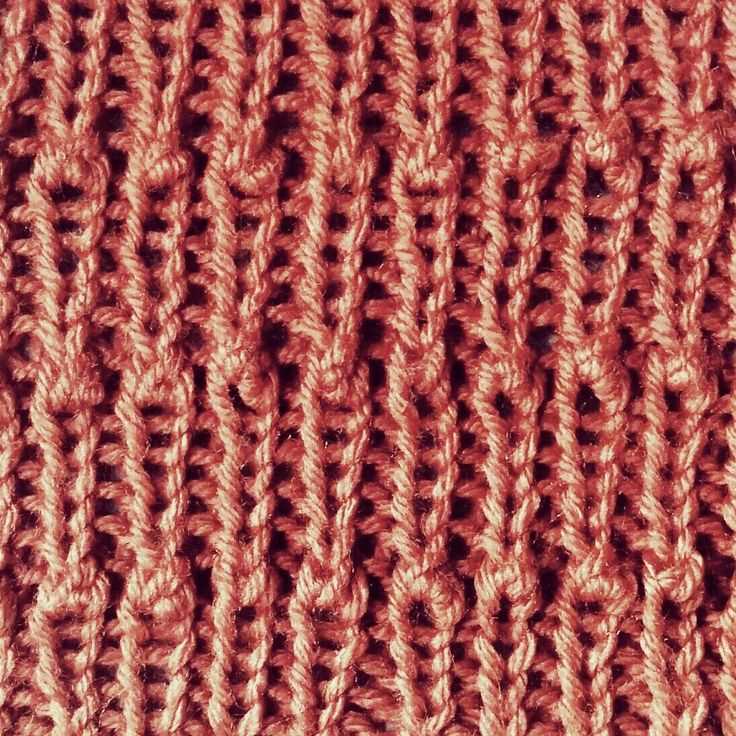 Knitting stitch with offset pattern