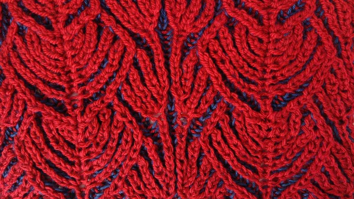 Knitting two color patterns