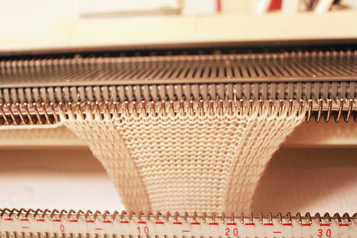 Creating a Unique and Stylish Scarf with a Knitting Machine Knitting machine scarf pattern