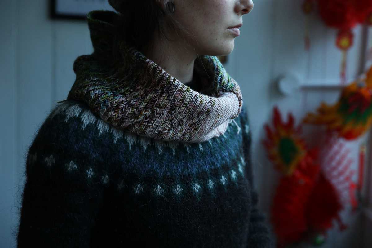 Knitting pattern for a cowl neck warmer