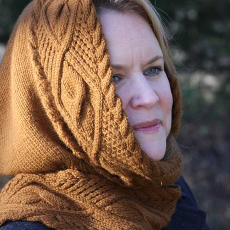 Knitting pattern for scarf with hood and pockets