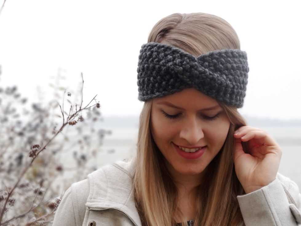 Knitting pattern headband twist