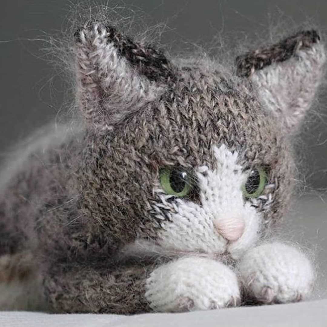 Mousey Crafter's Companion - A Knitting Pattern for a Cat Toy Knitting pattern mouse cat toy