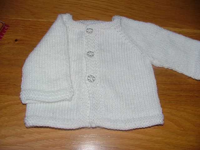 Knitting patterns for newborn cardigans