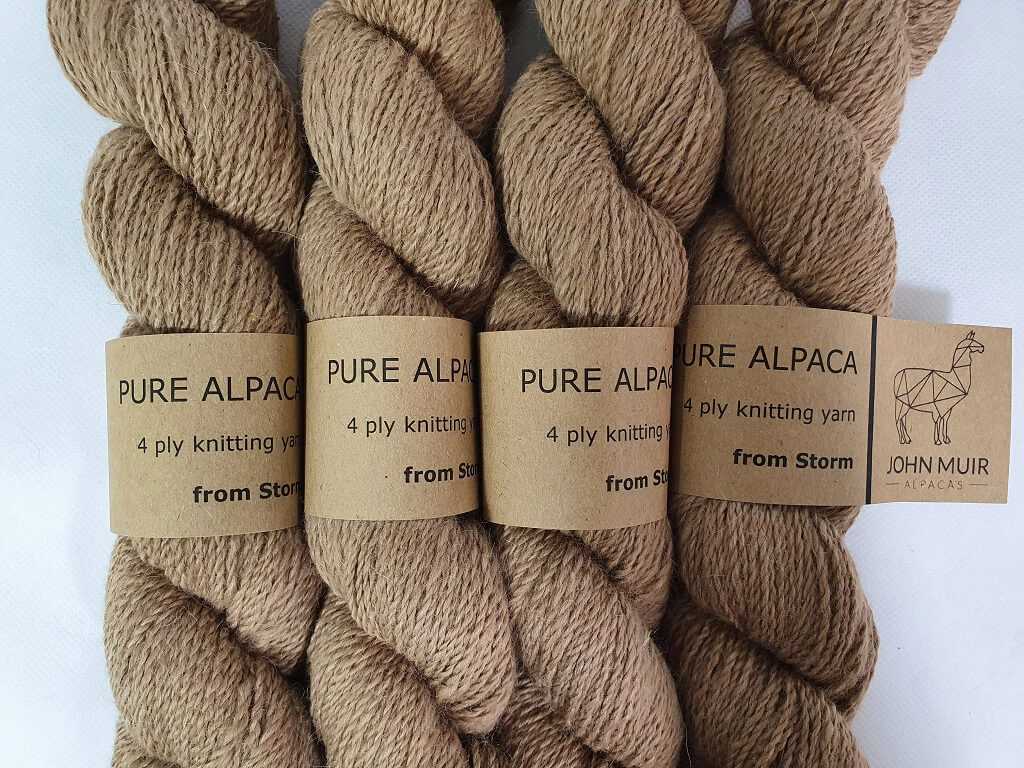Knitting patterns using alpaca yarn