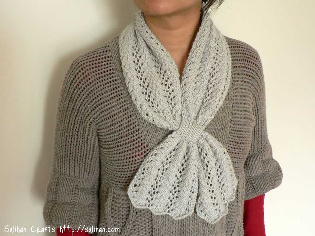 Create a stunning lace keyhole scarf with this knitting pattern Lace keyhole scarf knitting pattern