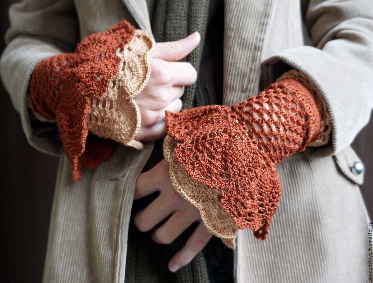 Lace fingerless gloves knitting pattern
