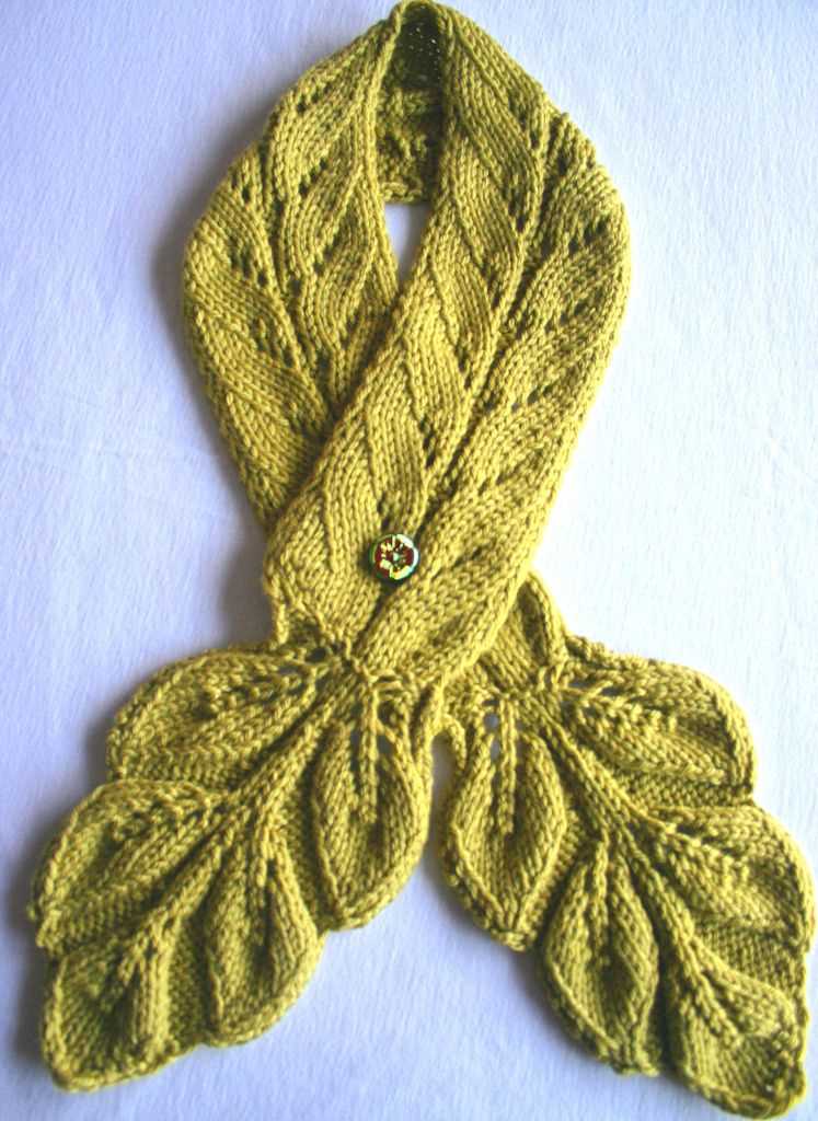 Ladies knitted scarf pattern