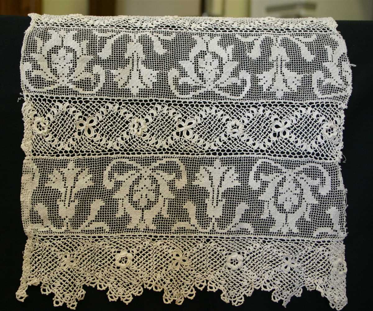 Lace panel knitting pattern