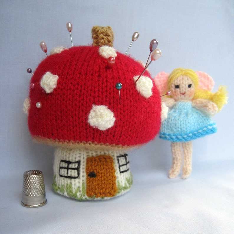 Knitted toadstool pattern