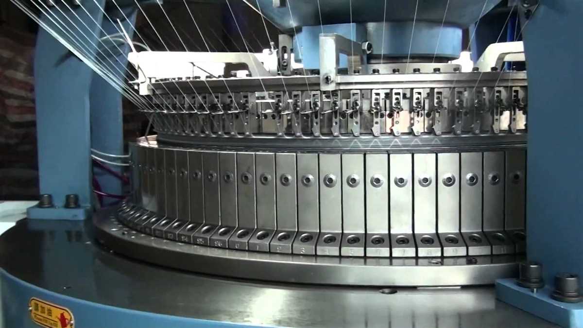 Loops and threads knitting machine patterns