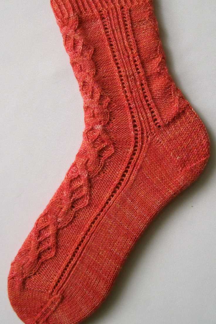 Cable socks knitting pattern free