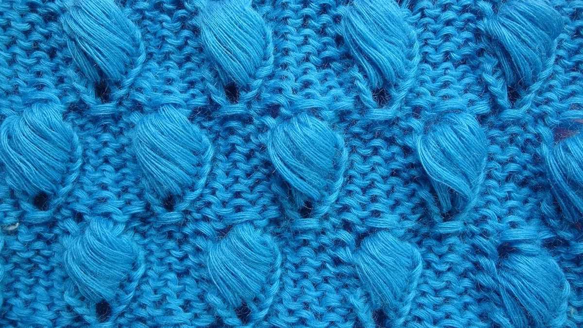Knit pattern with holes