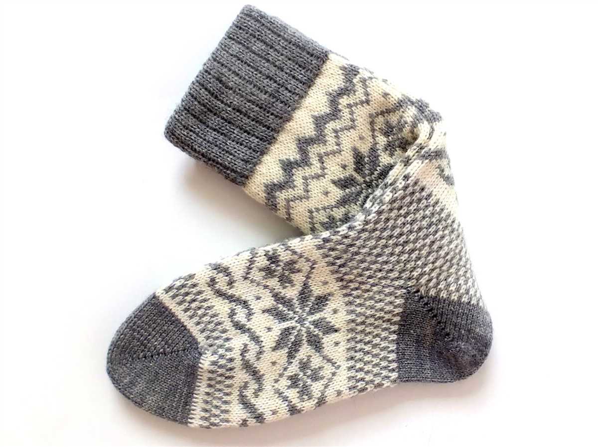 Mens wool socks knitting pattern