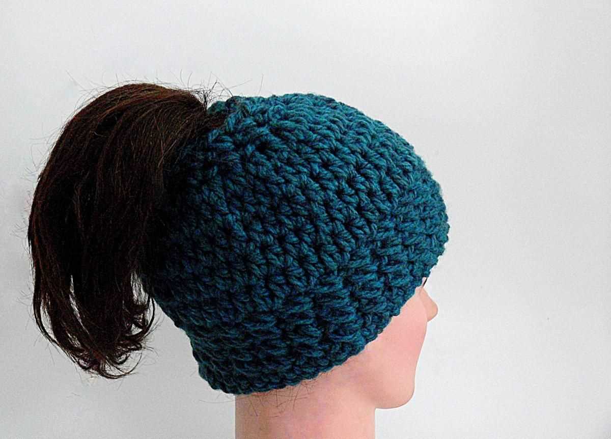 Messy bun hat free knitting pattern