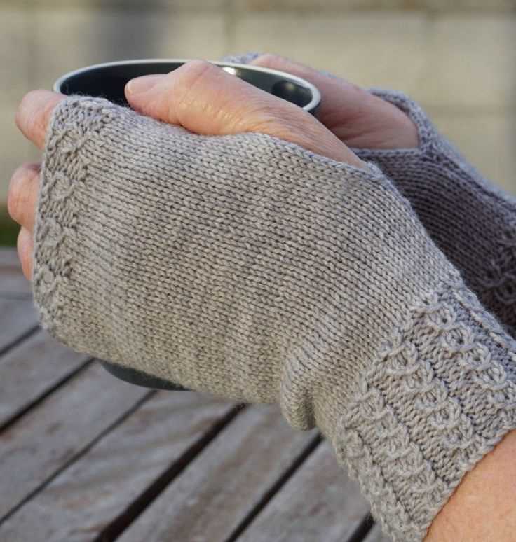 Striped fingerless gloves knitting pattern