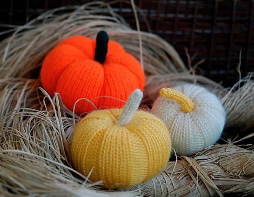 Mini knit pumpkin pattern