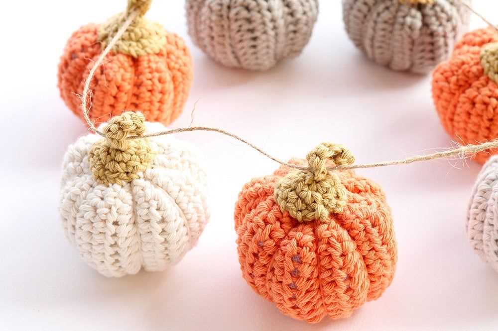 Mini knit pumpkin pattern