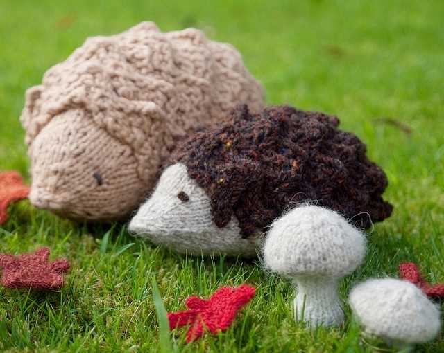 Mini hedgehog knitting pattern