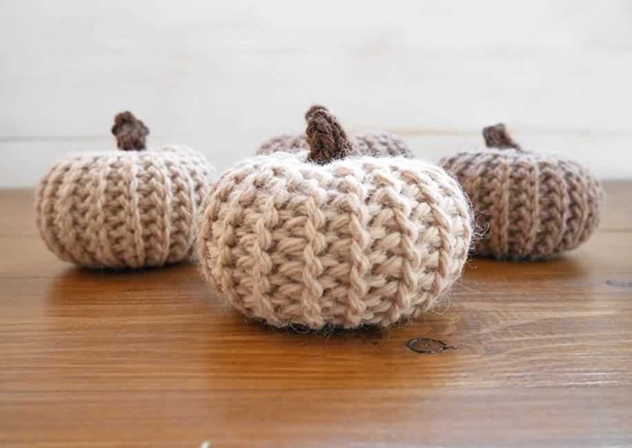 Mini knit pumpkin pattern