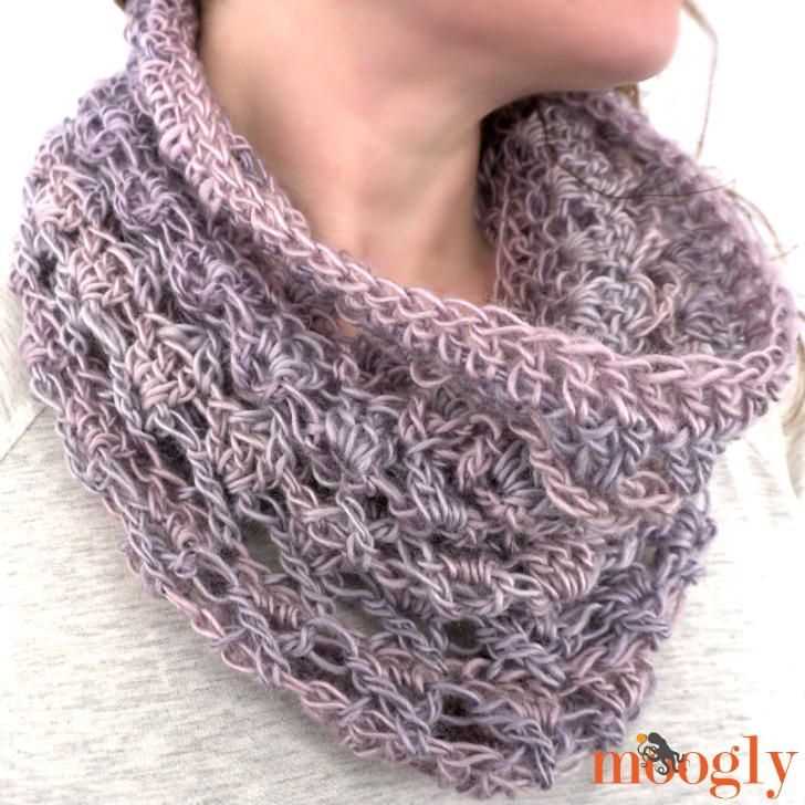 Lacy cowl knitting pattern