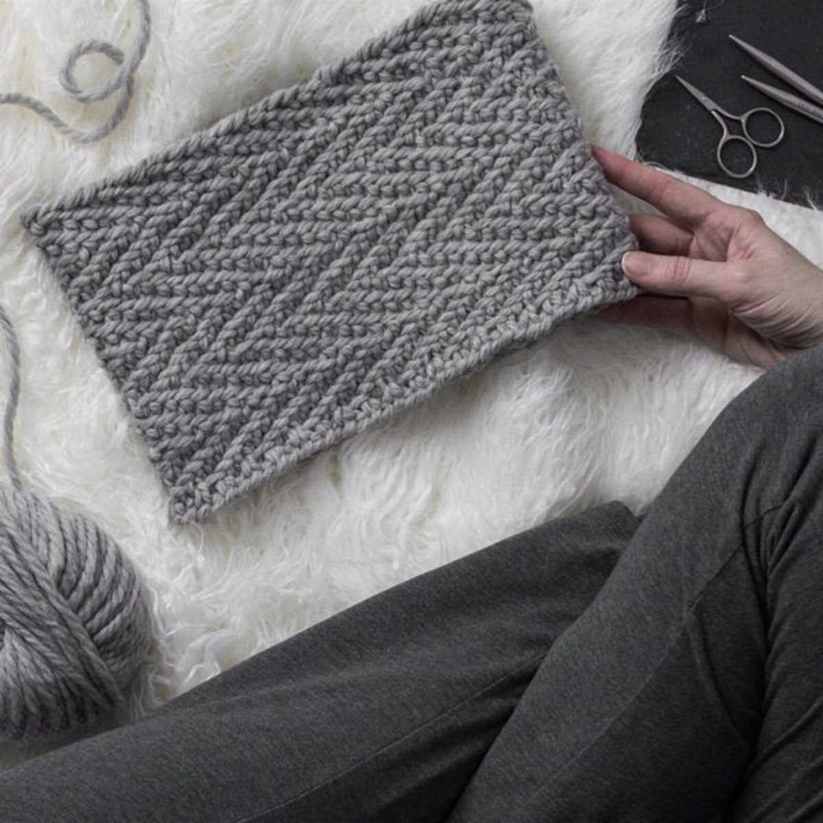 Moss stitch cowl knitting pattern