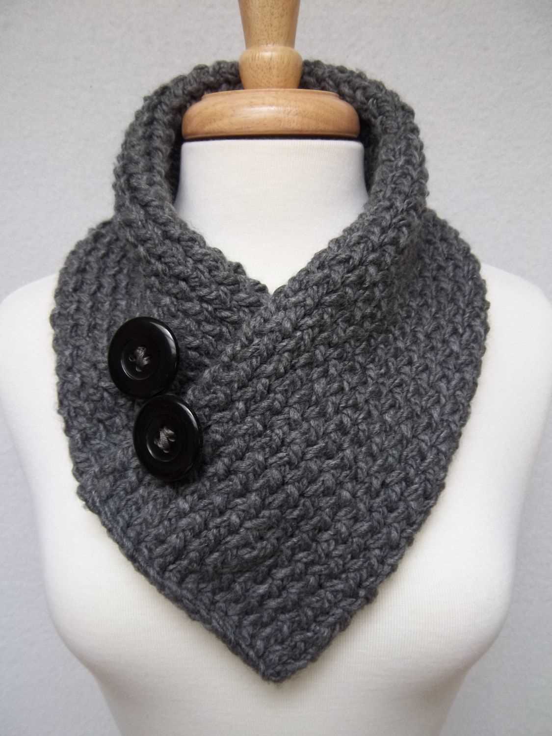 Knitted scarf with buttons pattern