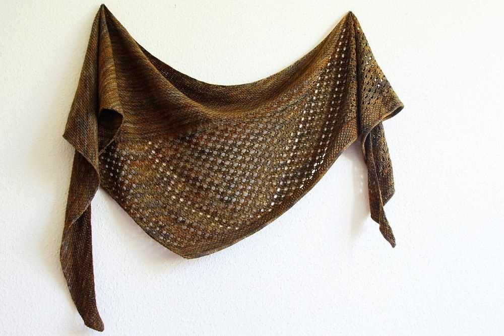 Asymmetrical shawl knitting pattern