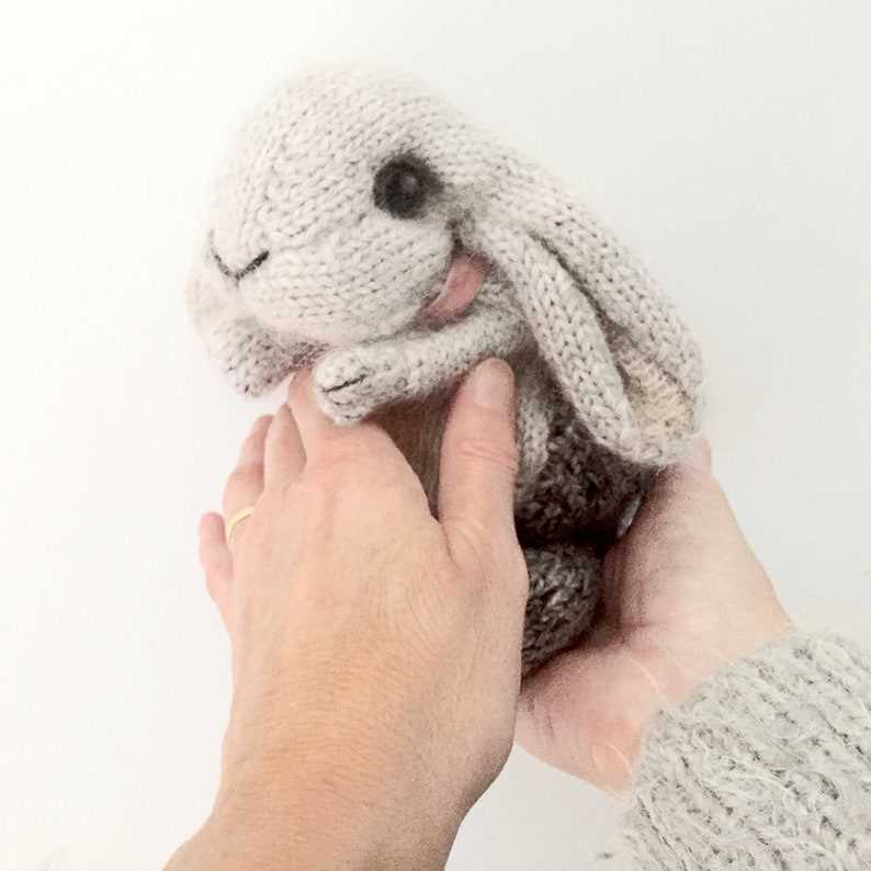 Rabbit pattern knitted