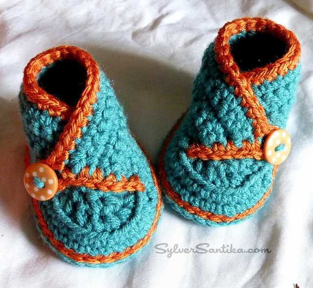 Kimono booties knitting pattern