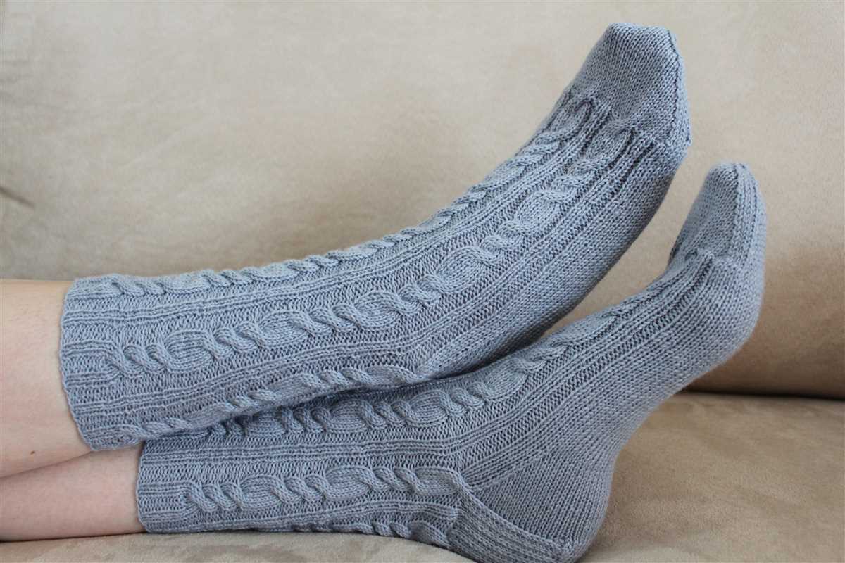 Stay cozy and stylish with this free knitting pattern for slouch socks Slouch socks knitting pattern free