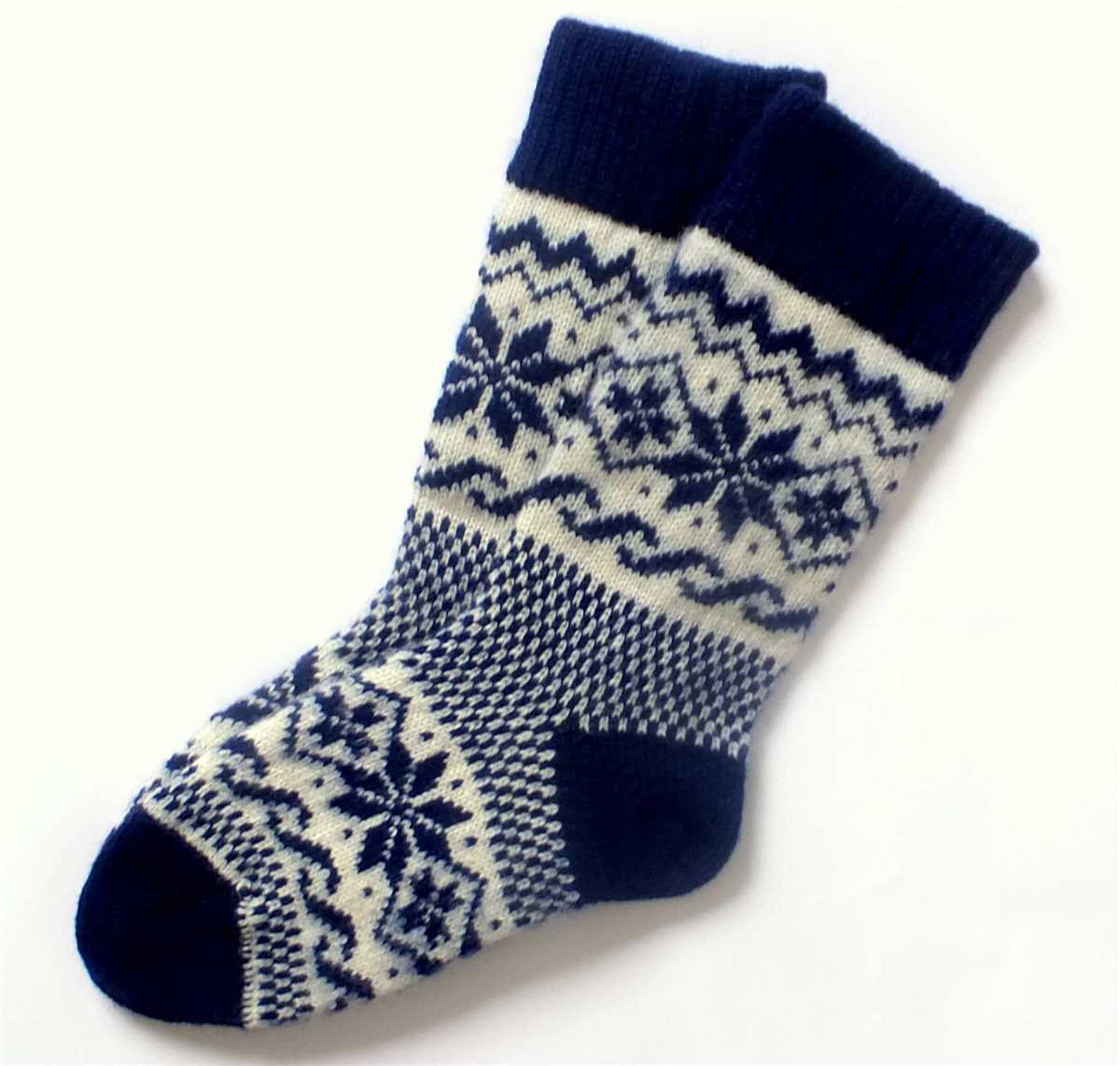 Mens wool socks knitting pattern