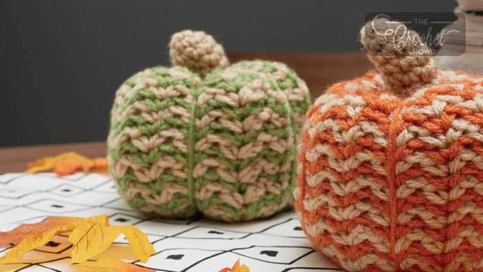 Mini knit pumpkin pattern