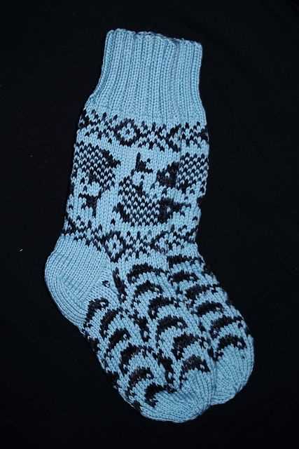 Fish socks knitting pattern
