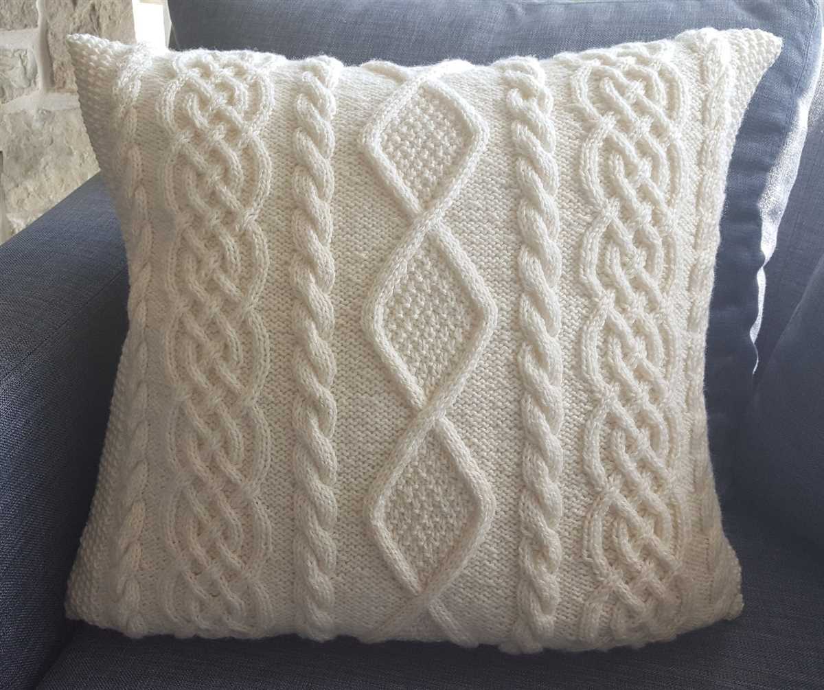 Heart cushion knitting pattern