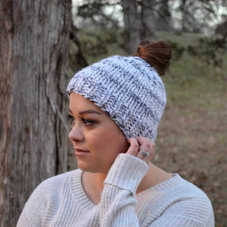 Messy bun beanie knit pattern free