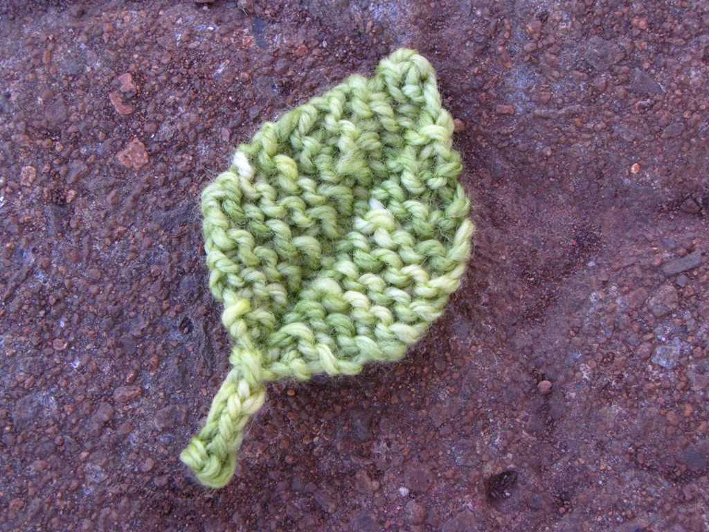 Knitted leaf pattern