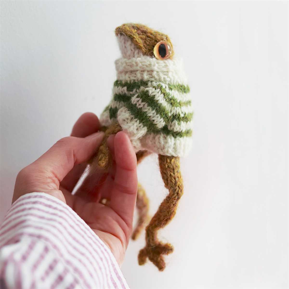 Easy frog knitting pattern