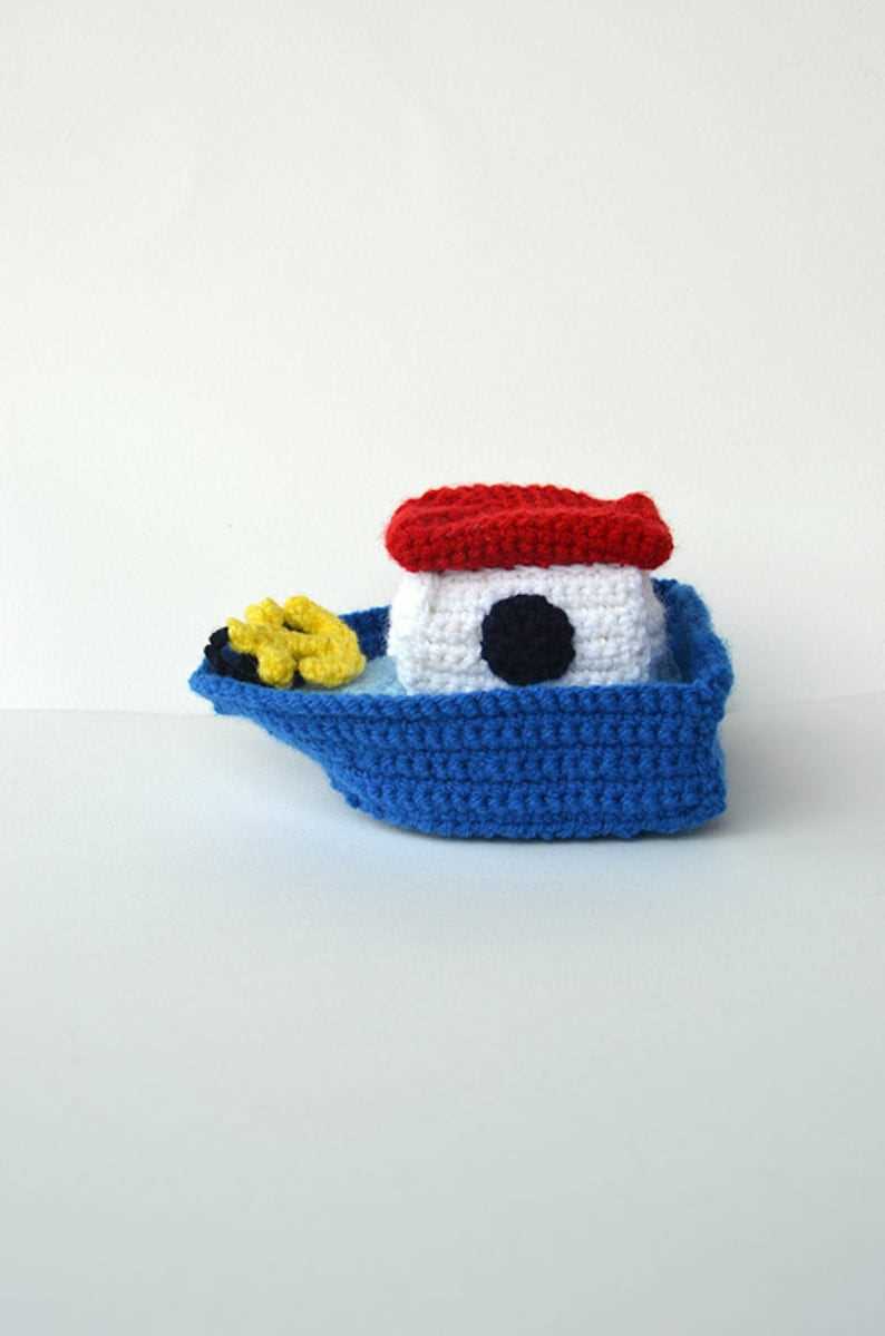 Knitted boat pattern