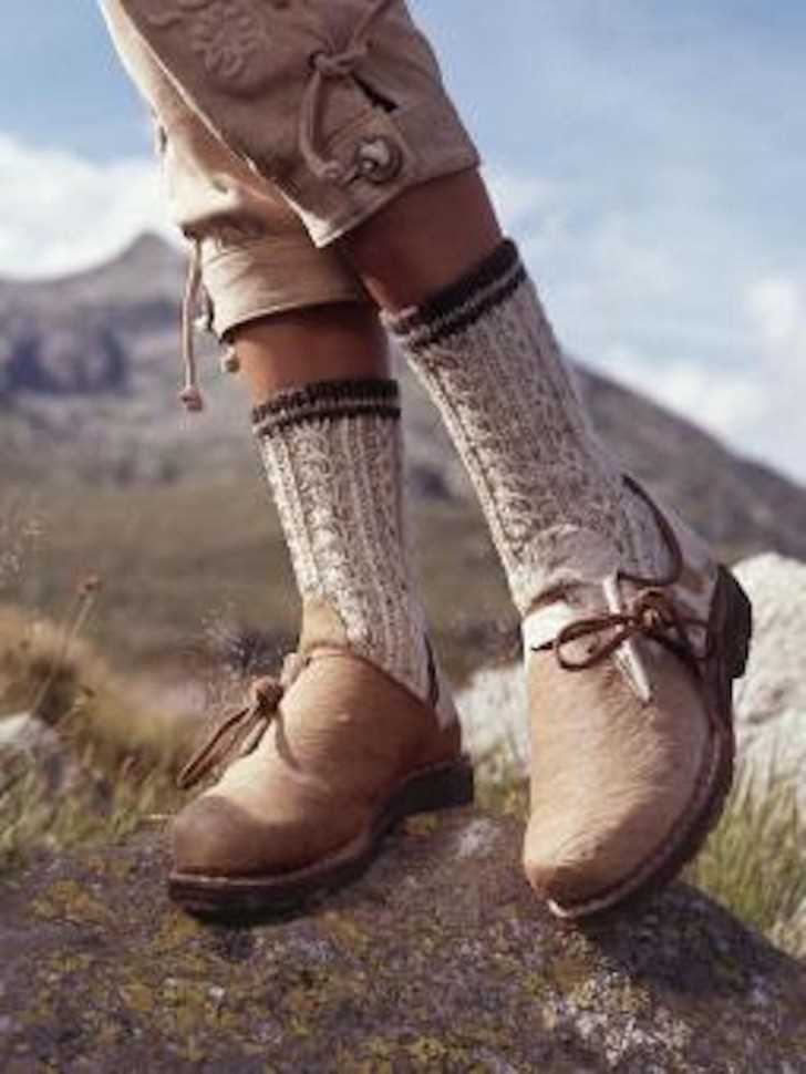 Hiking socks knitting pattern