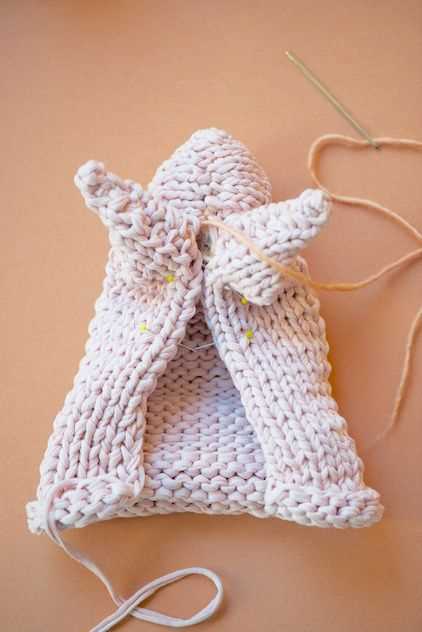 Knitted bunny pattern from a square