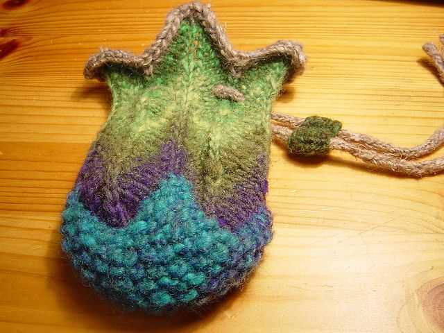 Knitted dice bag pattern