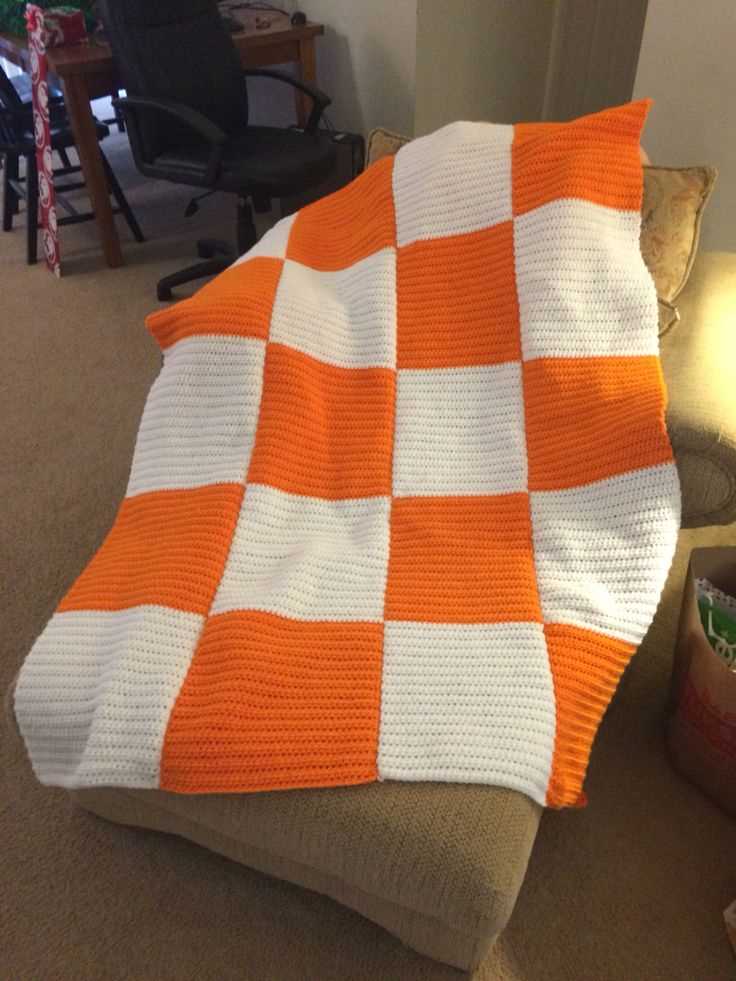 Checkerboard knitted blanket pattern
