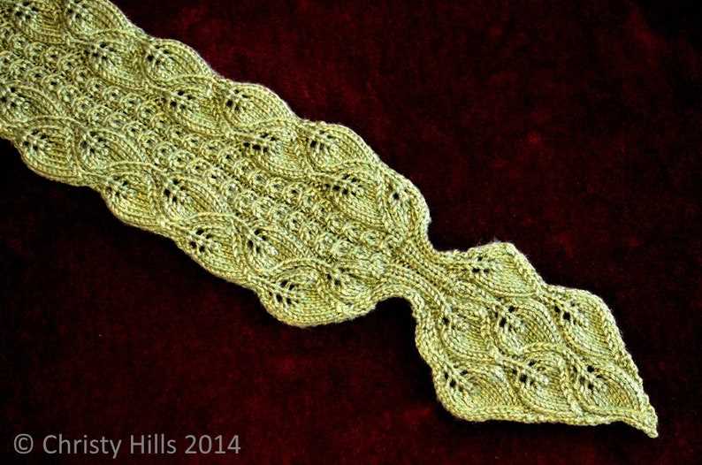 Lace keyhole scarf knitting pattern