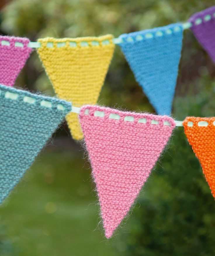 Knitting pattern bunting