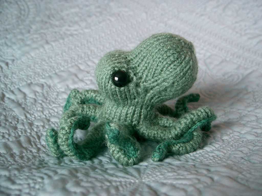 Ollie the octopus knitting pattern